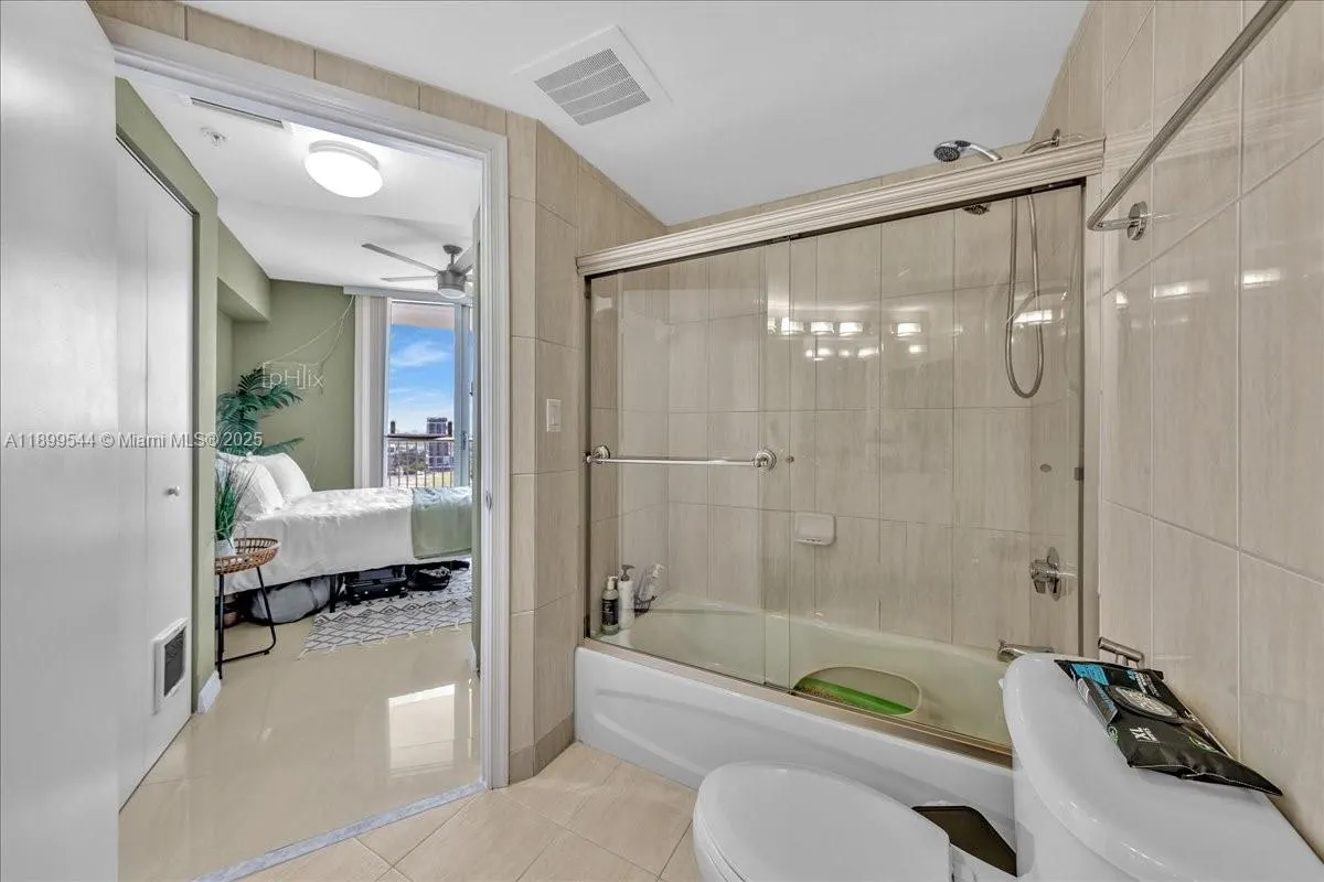 1750 N Bayshore Dr, #2015