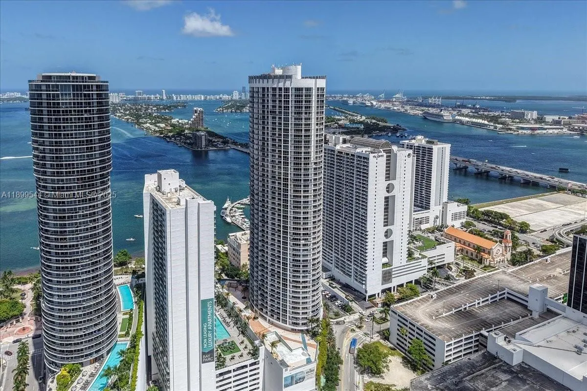 1750 N Bayshore Dr, #2015