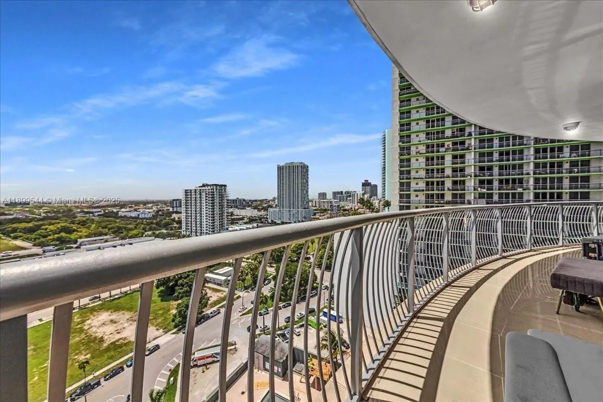 1750 N Bayshore Dr, #2015