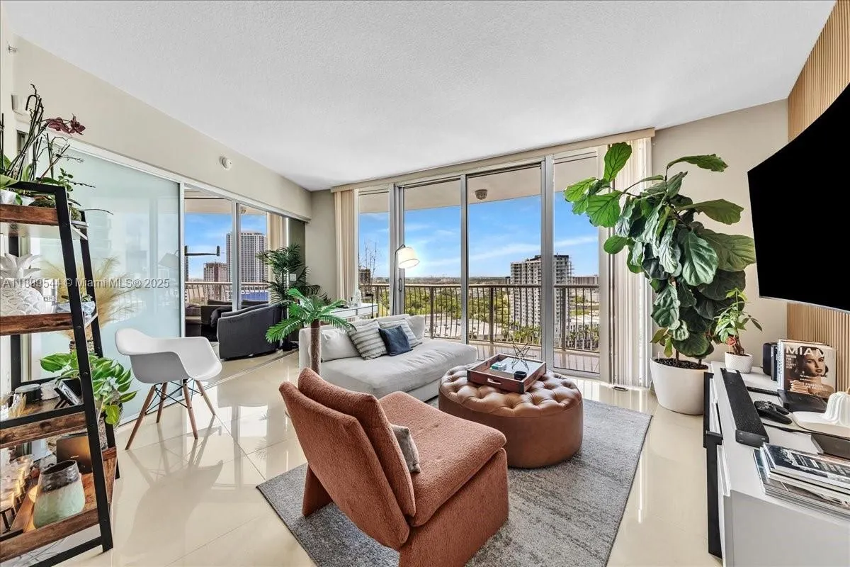 1750 N Bayshore Dr, #2015