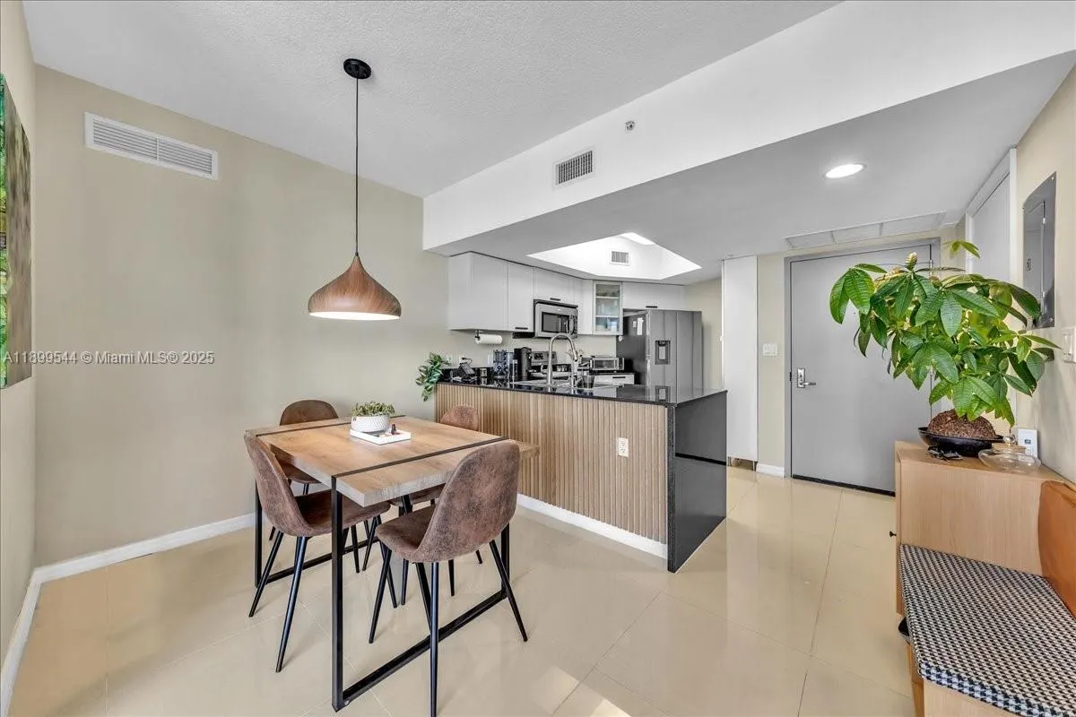 1750 N Bayshore Dr, #2015