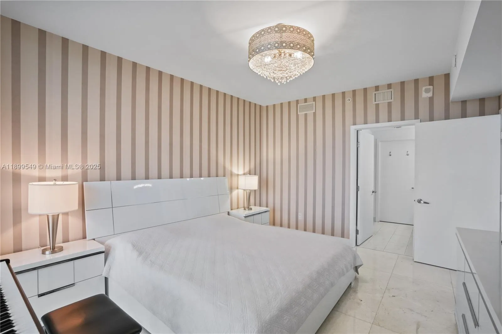 16385 Biscayne Blvd, #2901 +2 Parking