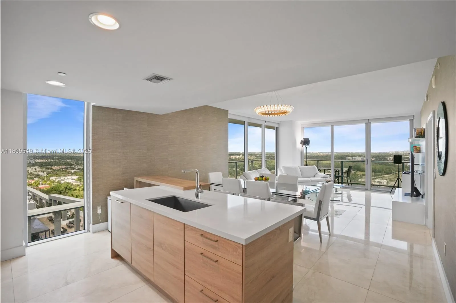 16385 Biscayne Blvd, #2901 +2 Parking