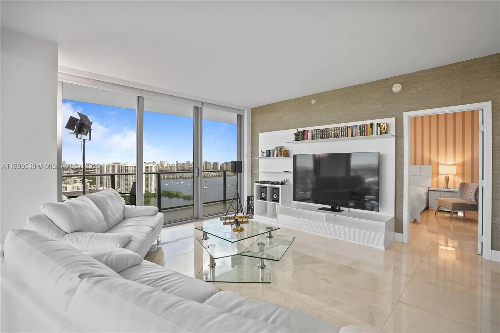 16385 Biscayne Blvd, #2901 +2 Parking