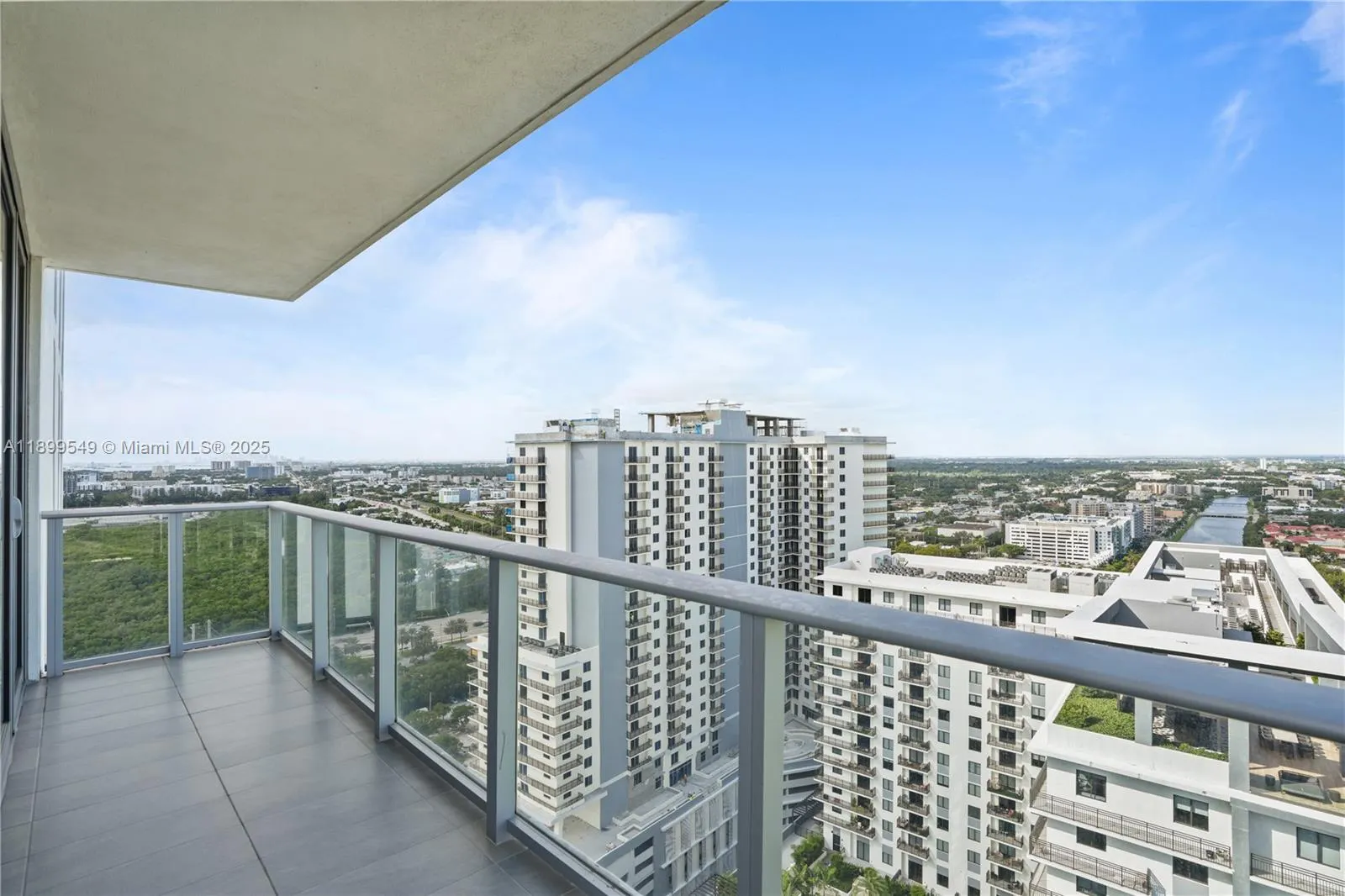 16385 Biscayne Blvd, #2901 +2 Parking