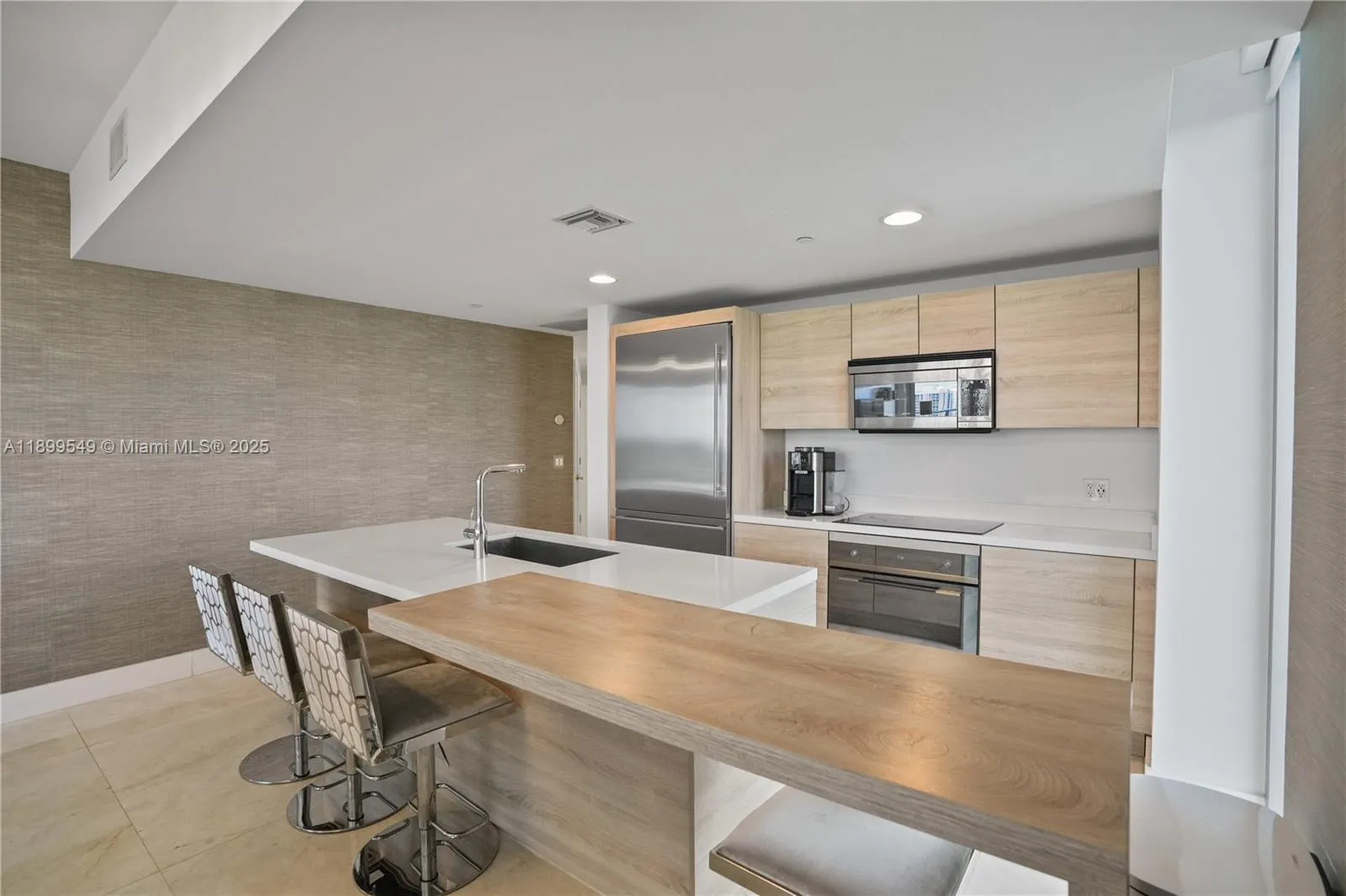 16385 Biscayne Blvd, #2901 +2 Parking