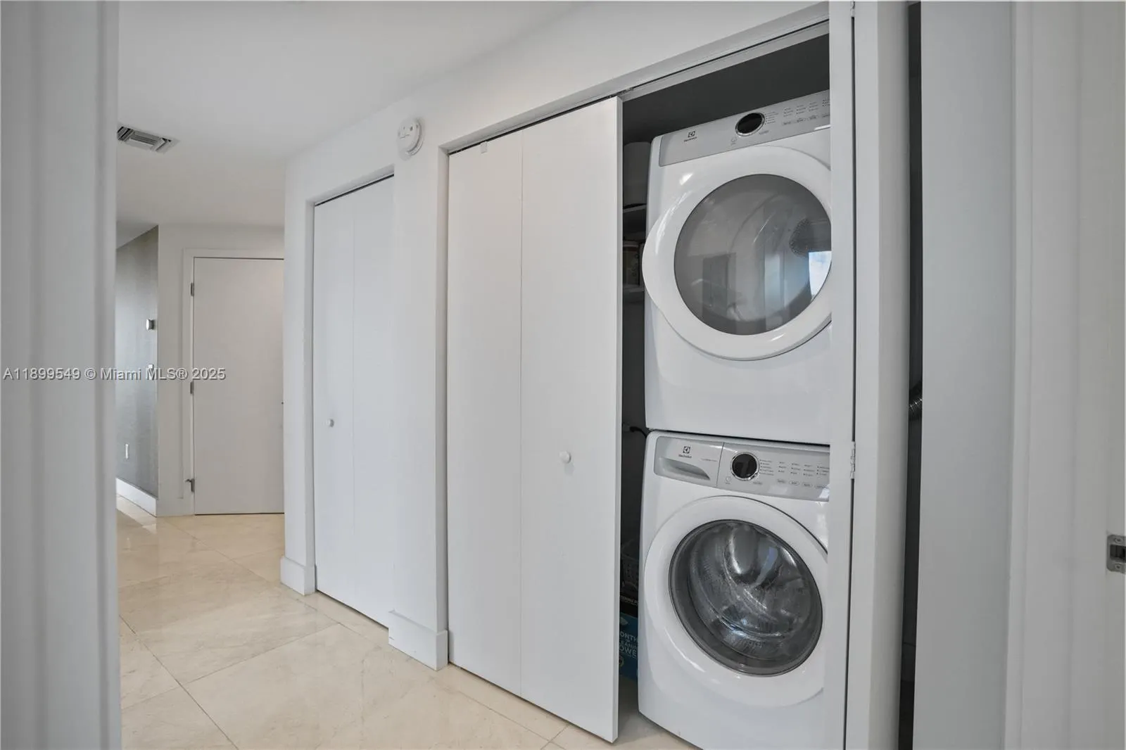 16385 Biscayne Blvd, #2901 +2 Parking