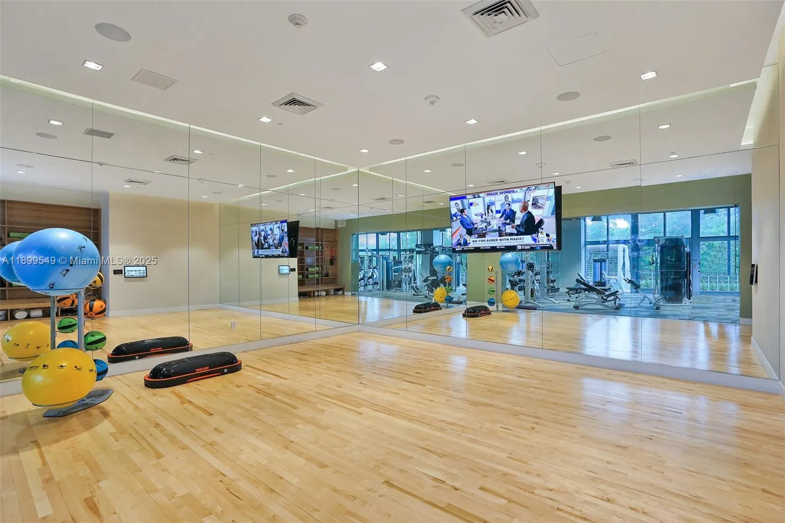 16385 Biscayne Blvd, #2901 +2 Parking
