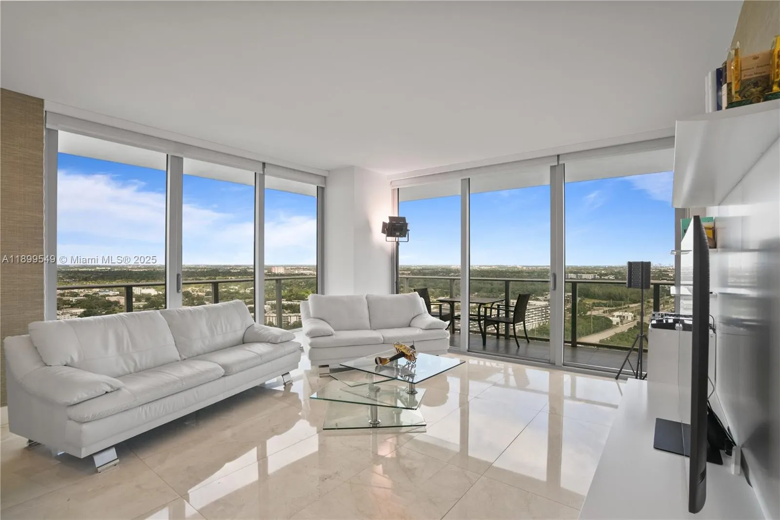 16385 Biscayne Blvd, #2901 +2 Parking