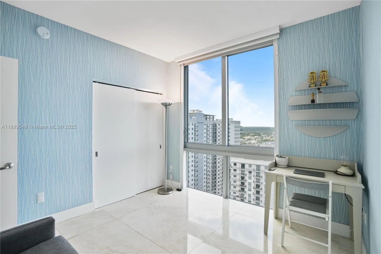 16385 Biscayne Blvd, #2901 +2 Parking