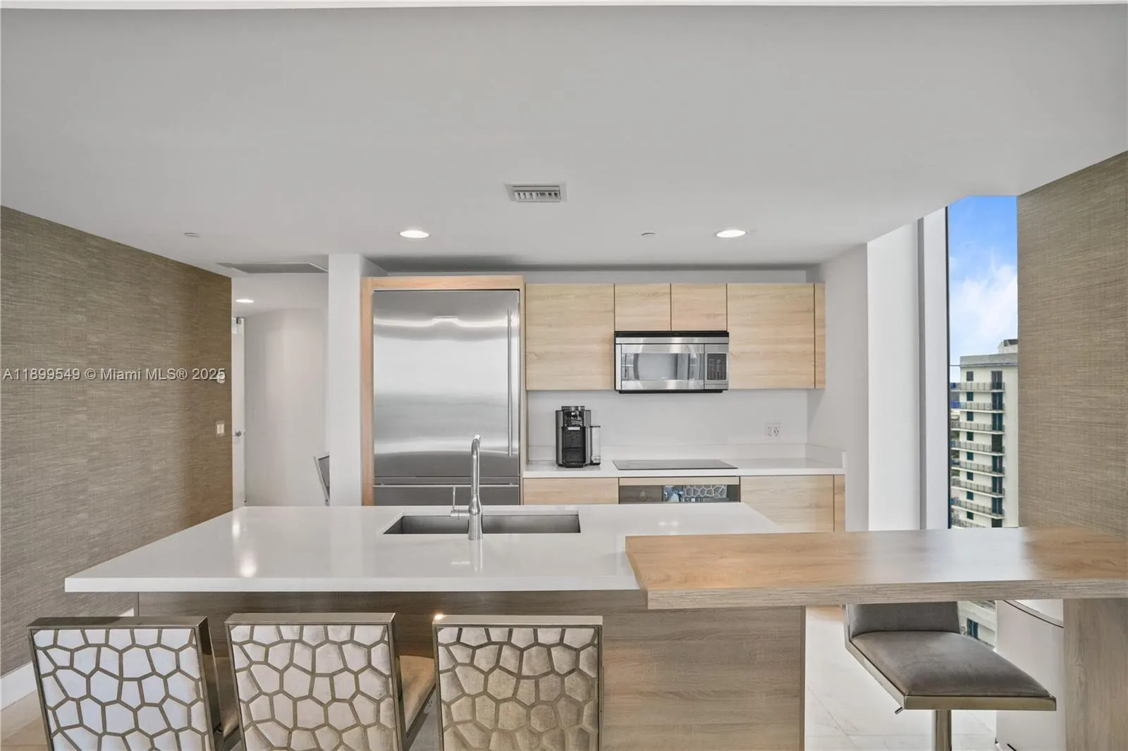 16385 Biscayne Blvd, #2901 +2 Parking