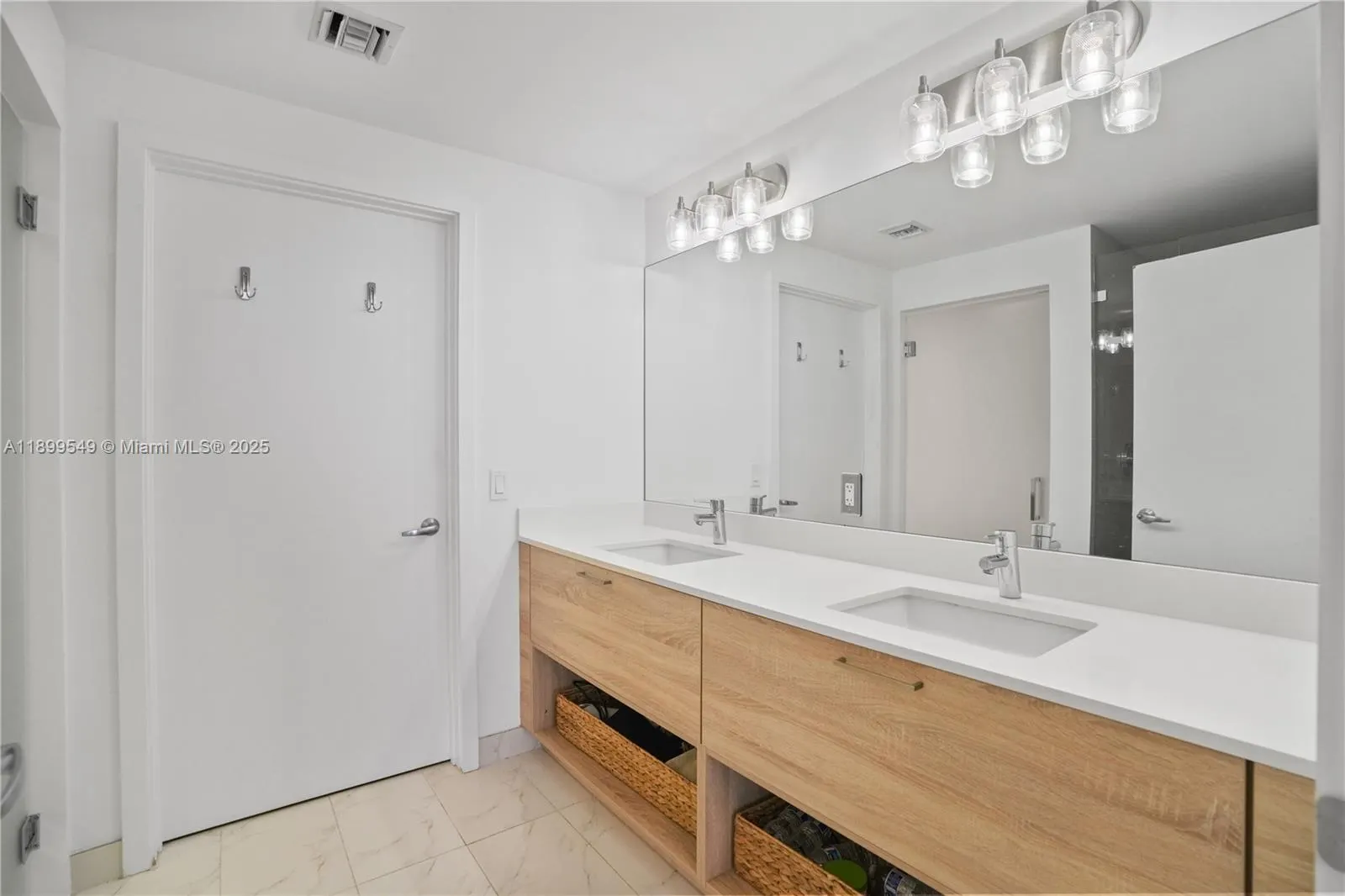 16385 Biscayne Blvd, #2901 +2 Parking
