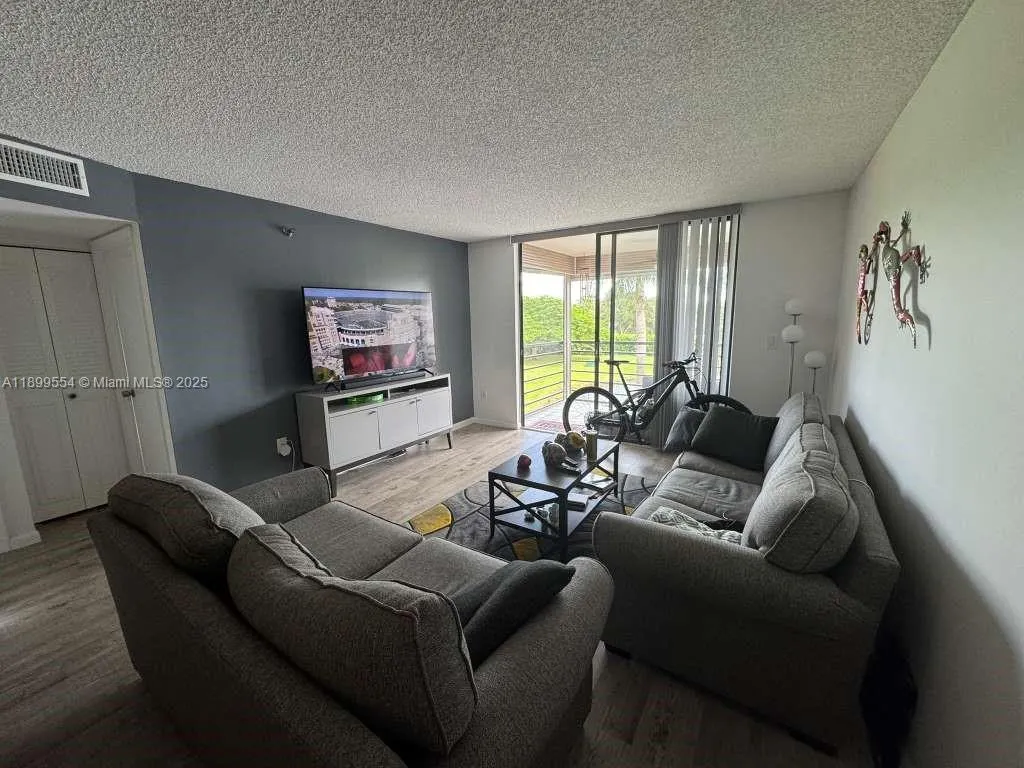 1200 Saint Charles Pl, #321