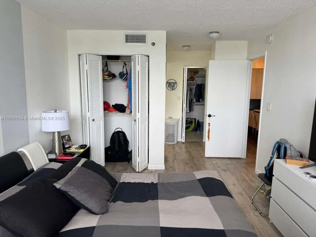 1200 Saint Charles Pl, #321