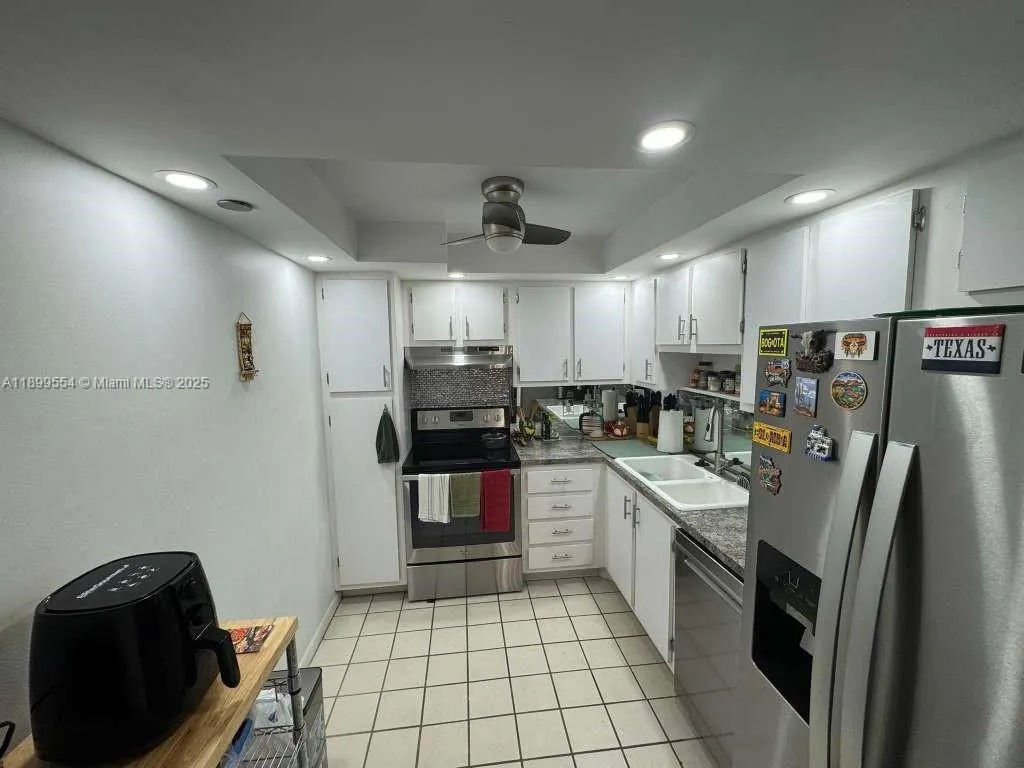 1200 Saint Charles Pl, #321