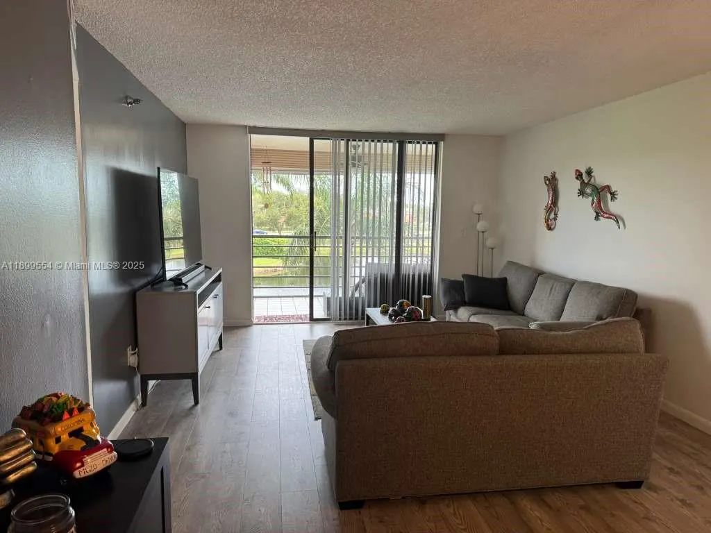 1200 Saint Charles Pl, #321