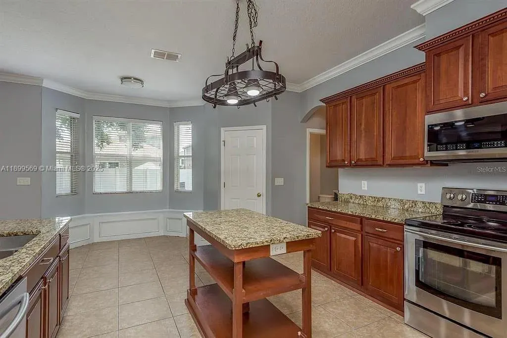 30544 Latourette
