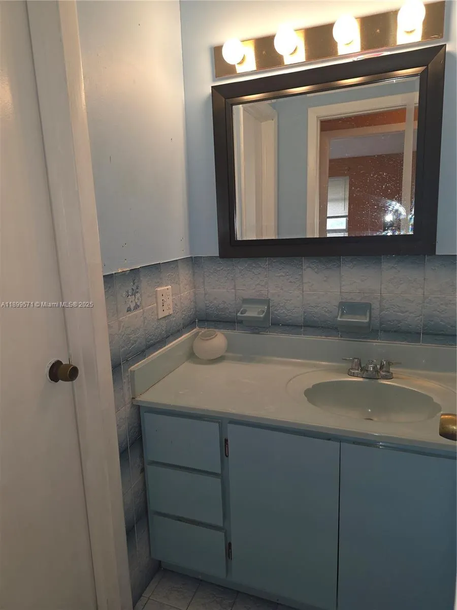250 NW 63rd Ct