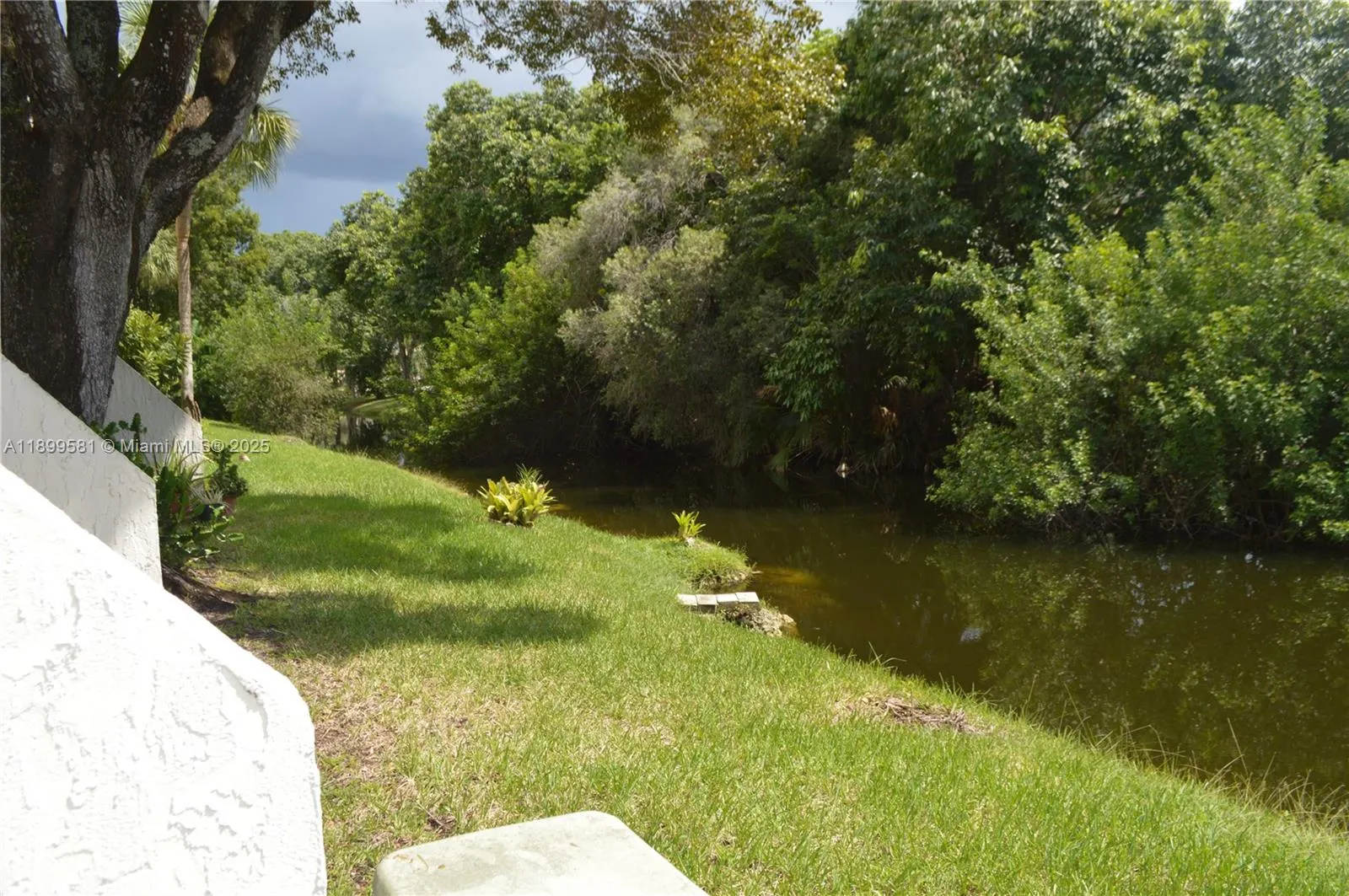 303 Racquet Club Rd, #113