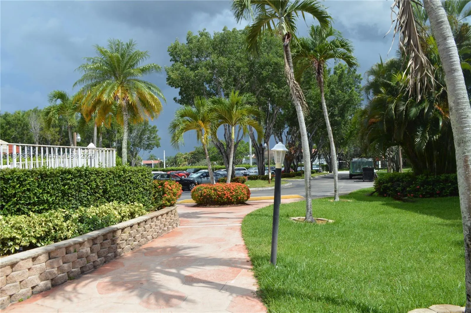 303 Racquet Club Rd, #113