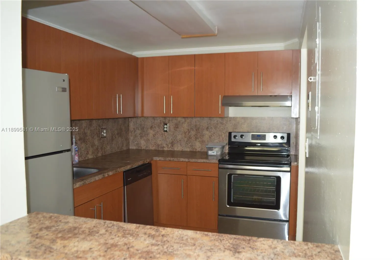 303 Racquet Club Rd, #113