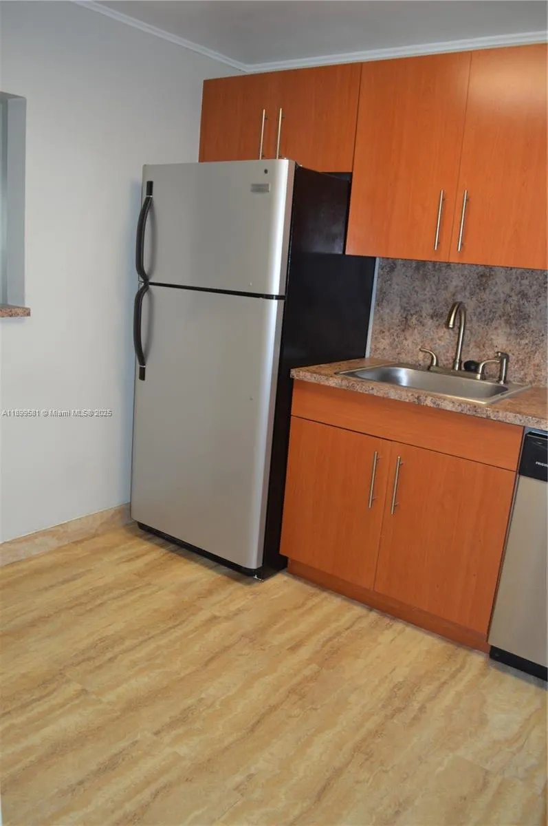 303 Racquet Club Rd, #113
