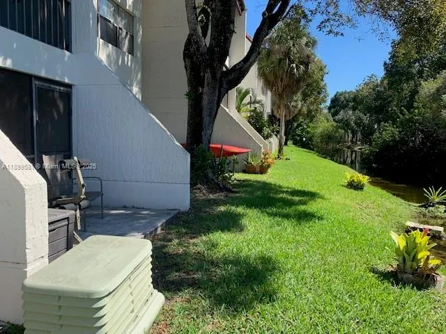 303 Racquet Club Rd, #113