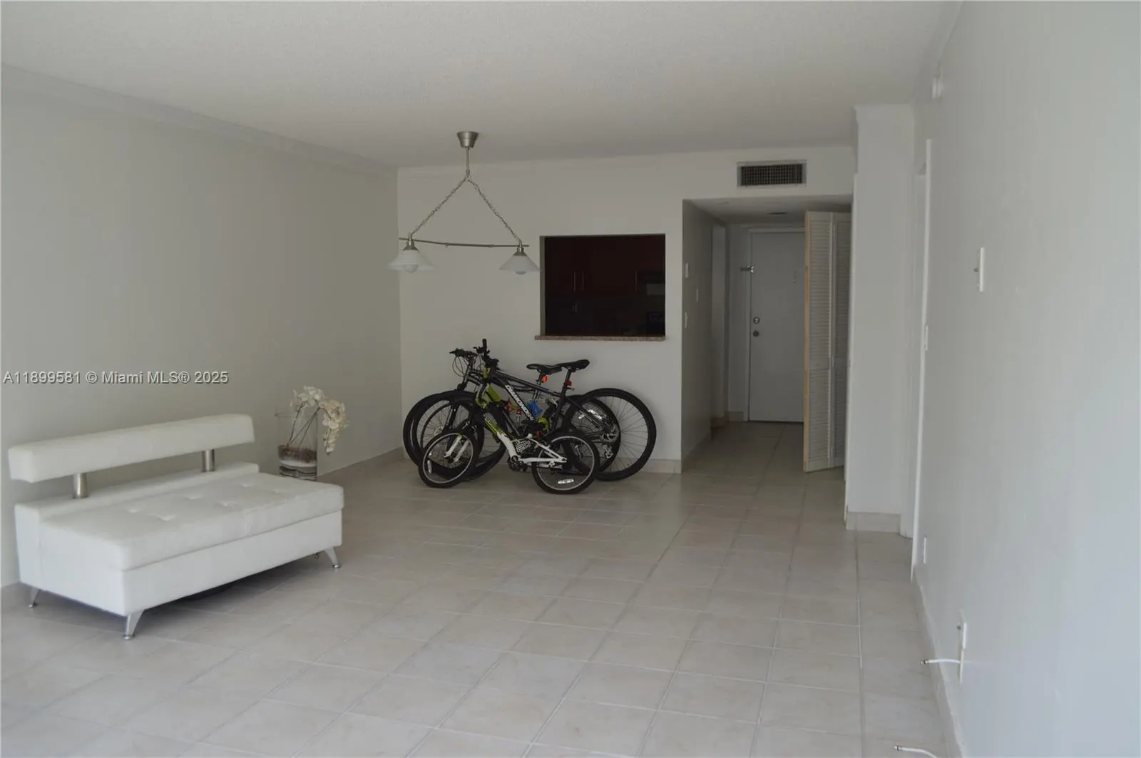 303 Racquet Club Rd, #113