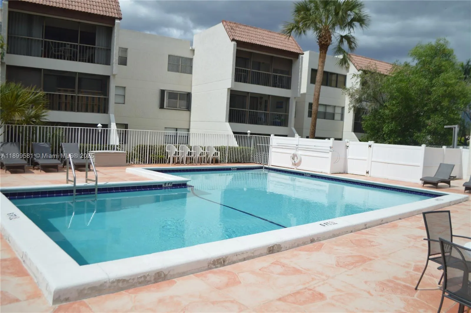 303 Racquet Club Rd, #113