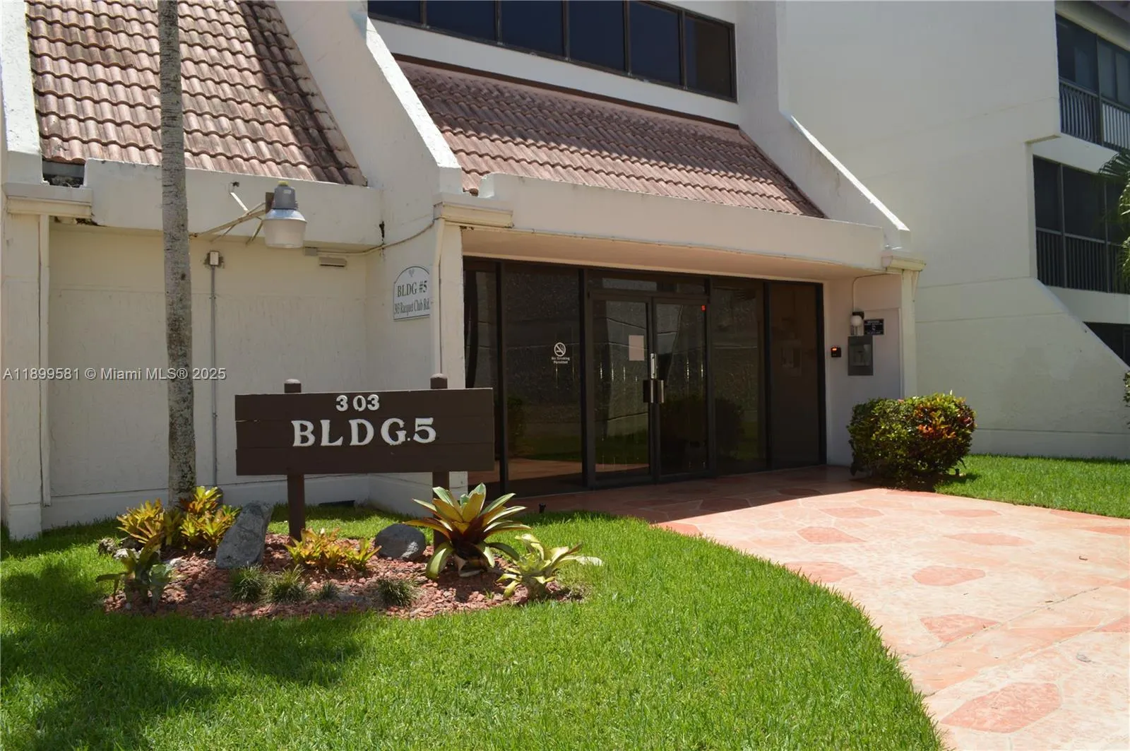 303 Racquet Club Rd, #113