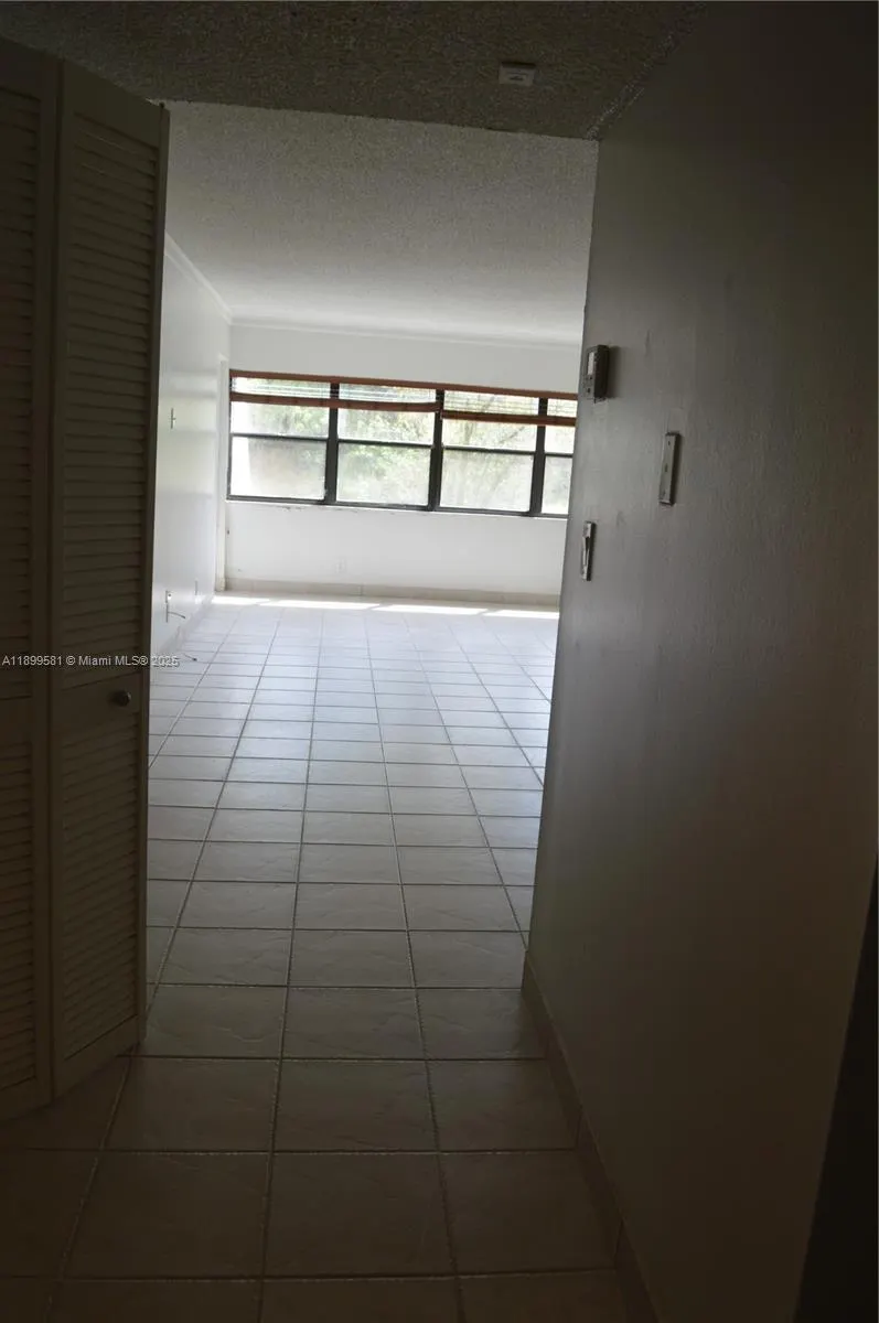 303 Racquet Club Rd, #113