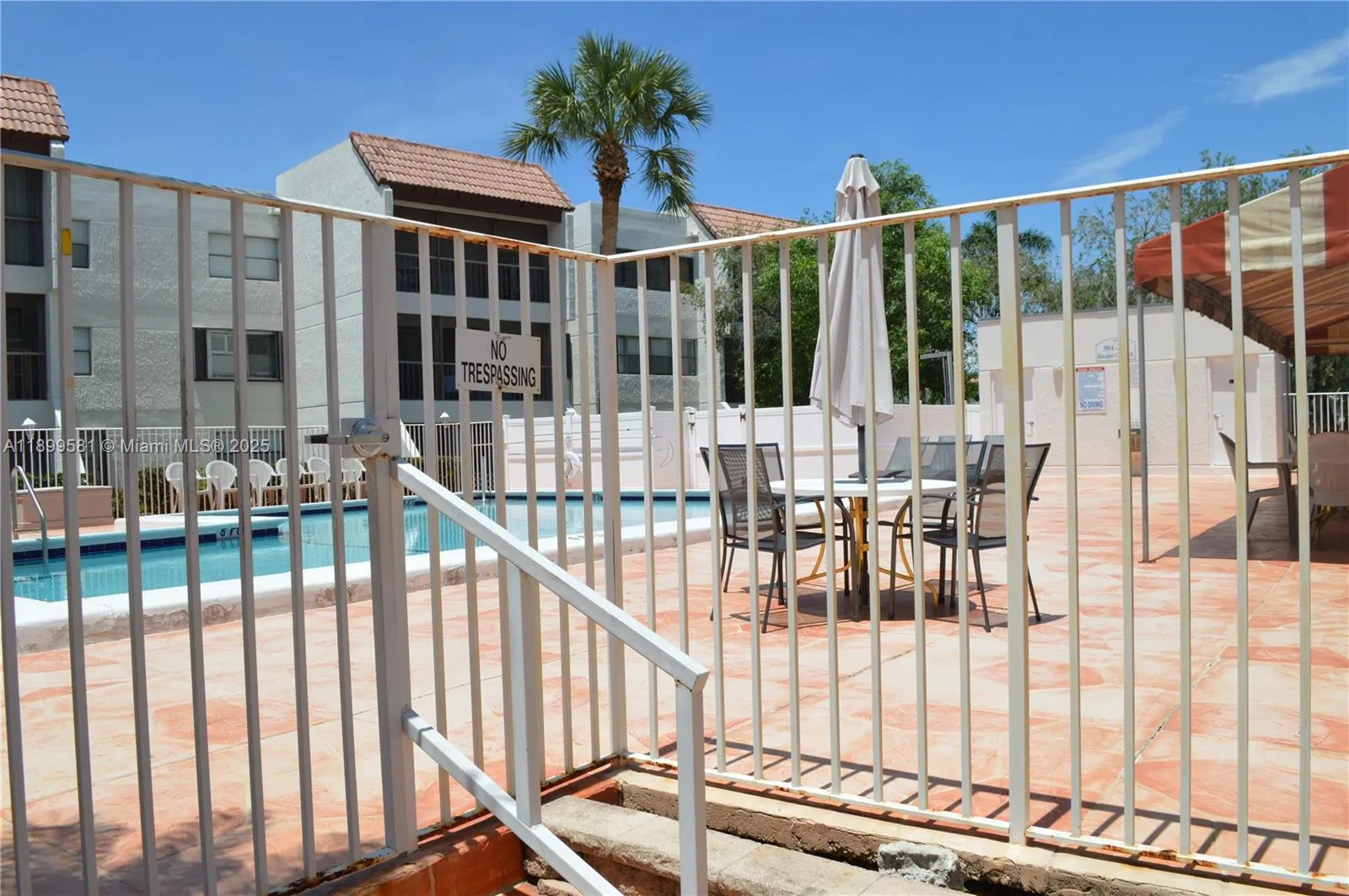 303 Racquet Club Rd, #113