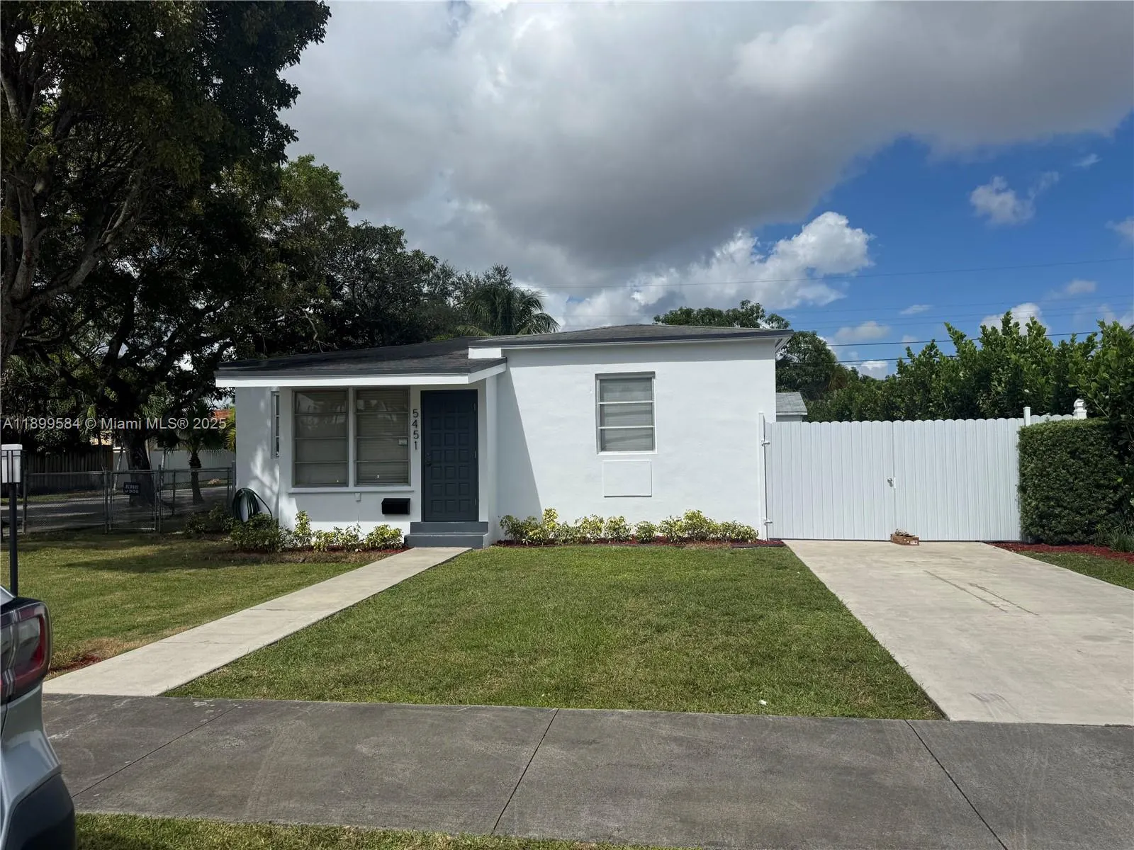 5451 SW 6th St, #1