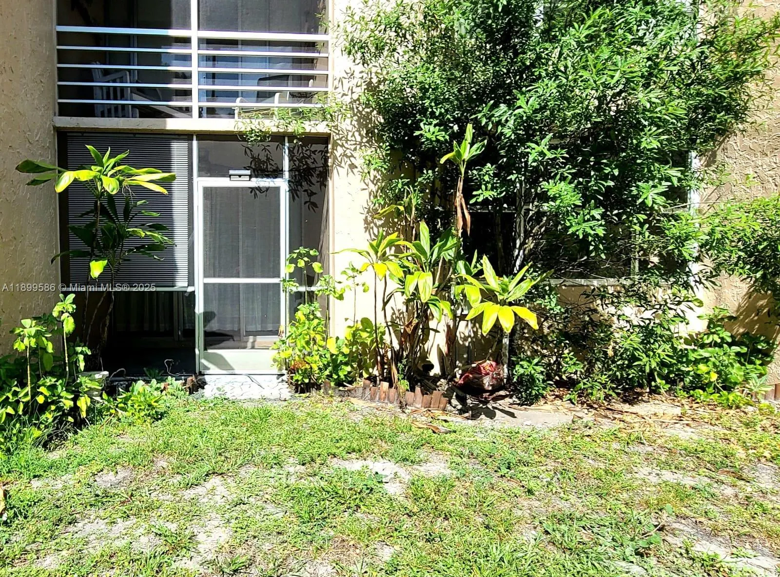 9410 Live Oak Pl, #109