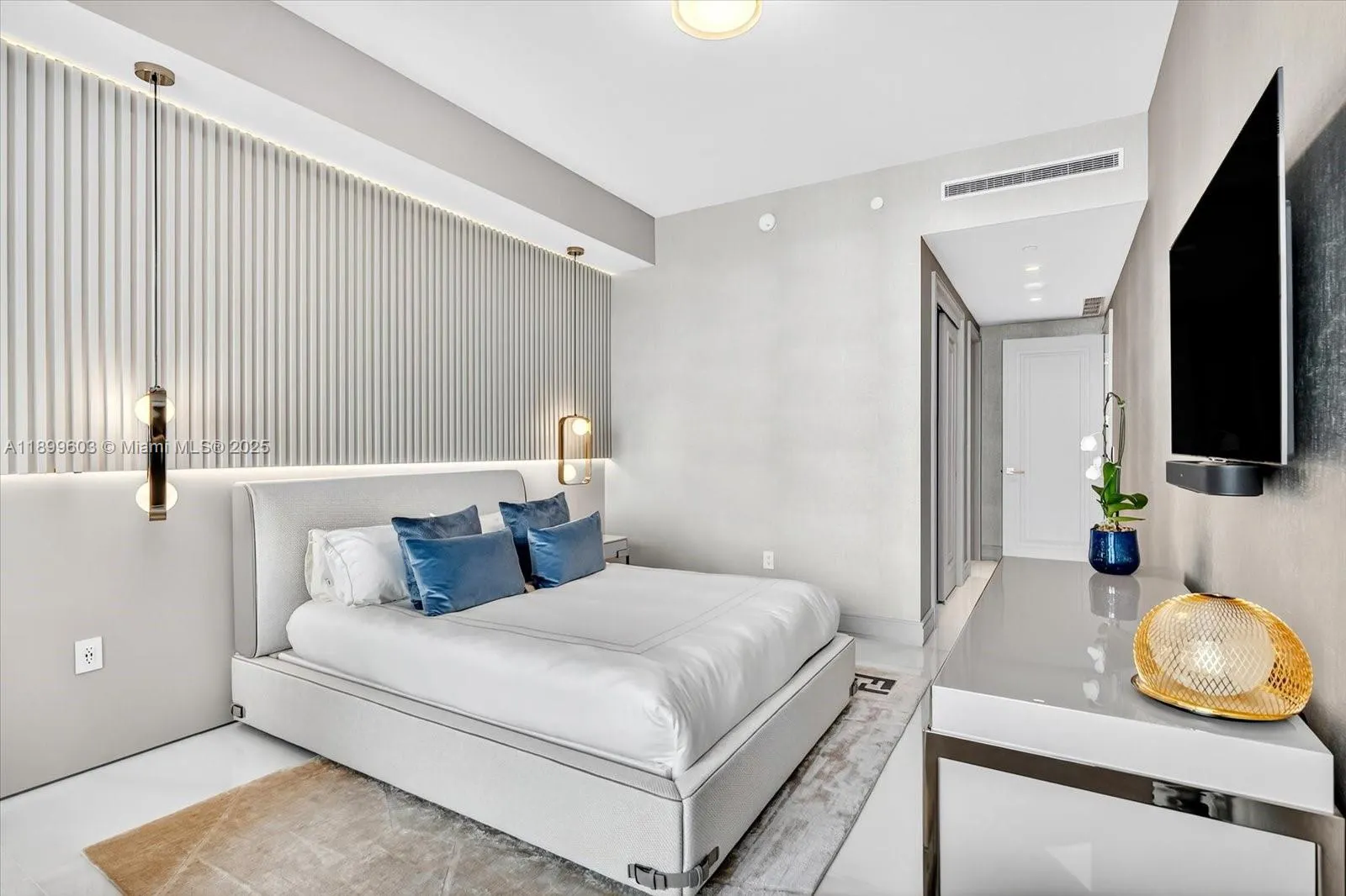 17901 Collins Ave, #3103