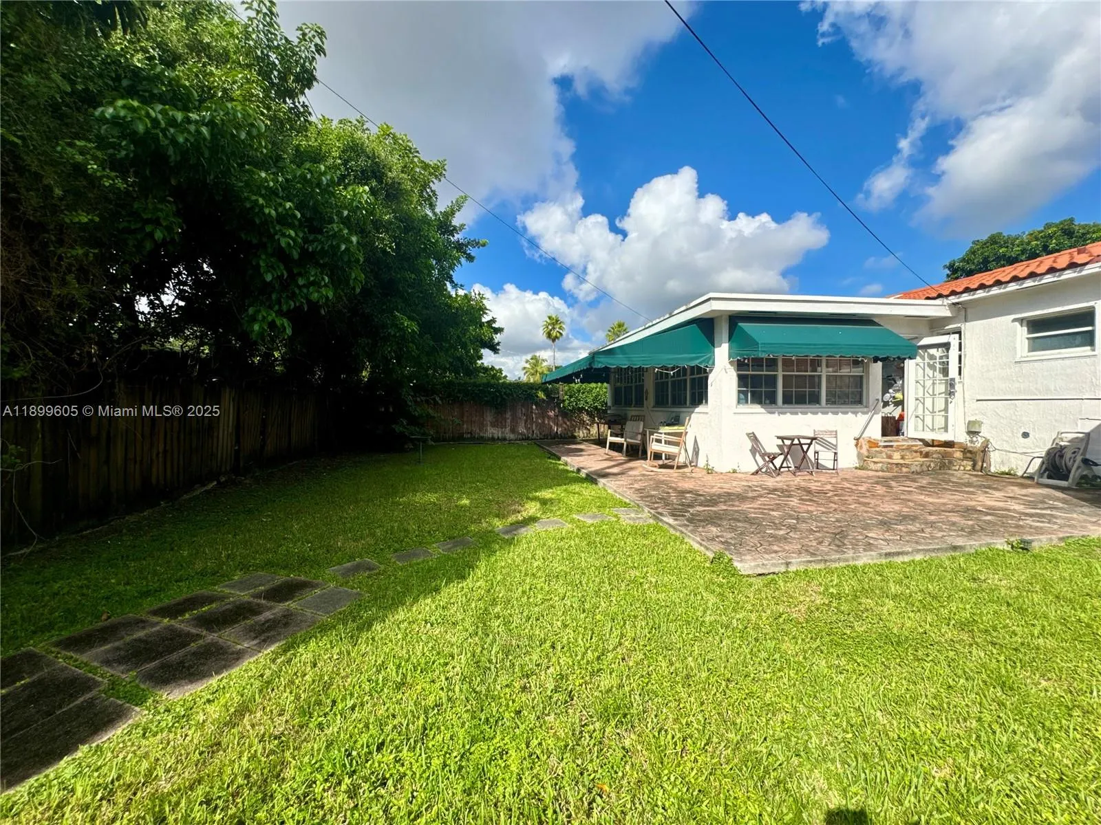 5760 SW 10th St