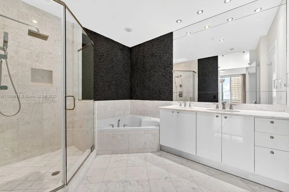 901 Brickell Key Blvd, #3106