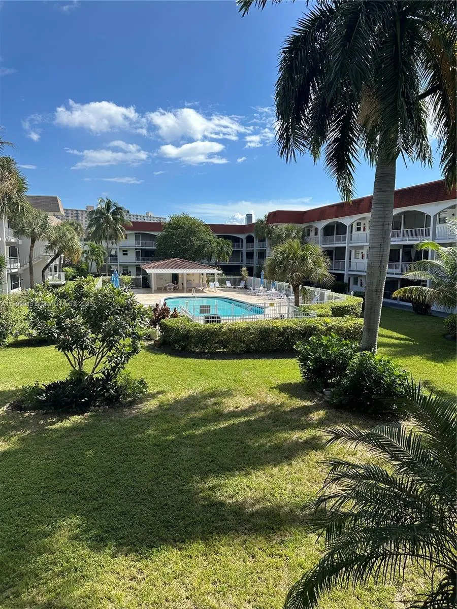 581 Blue Heron Dr, #208-B