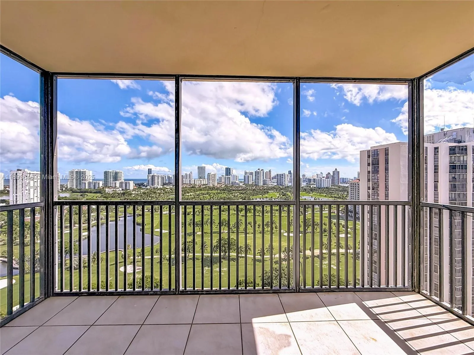 20301 W Country Club Dr, #2428