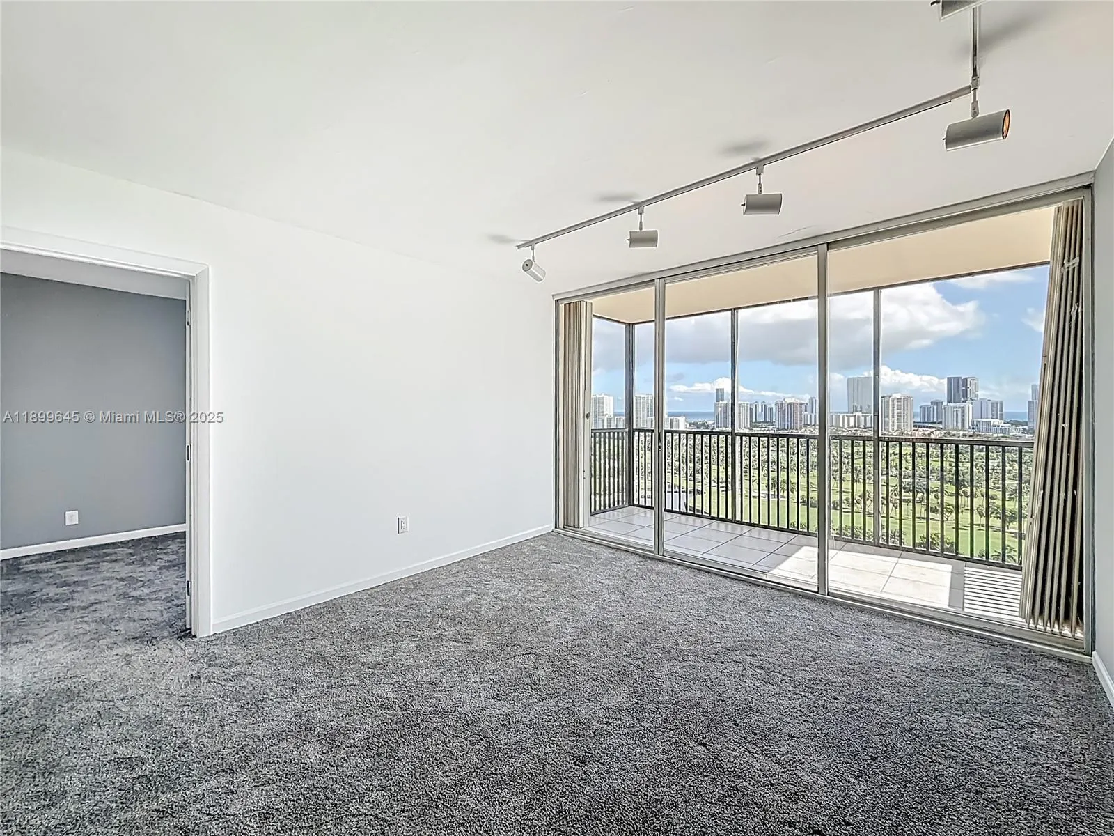 20301 W Country Club Dr, #2428