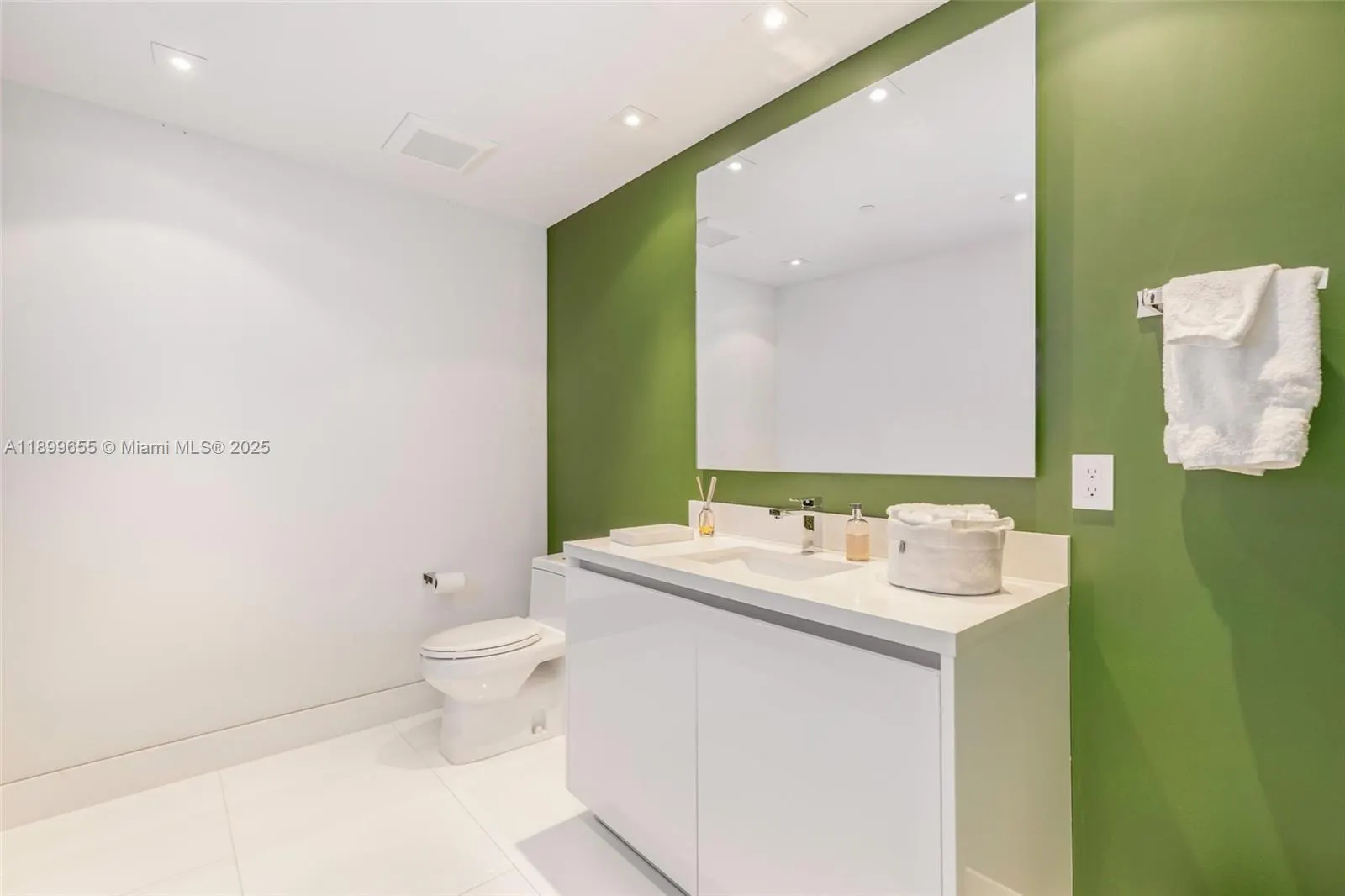 1 Collins Ave, #207