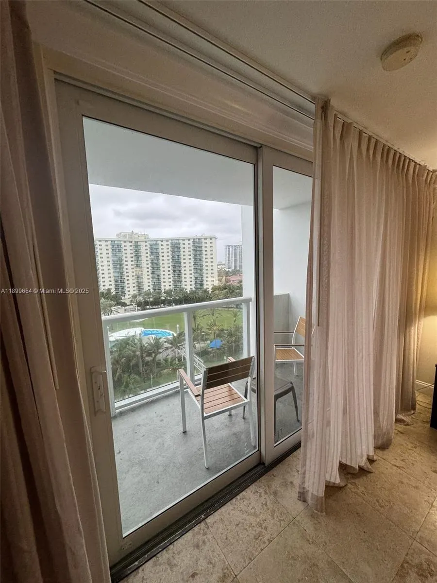 19201 Collins Ave, #831