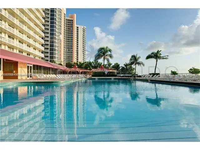 19201 Collins Ave, #831