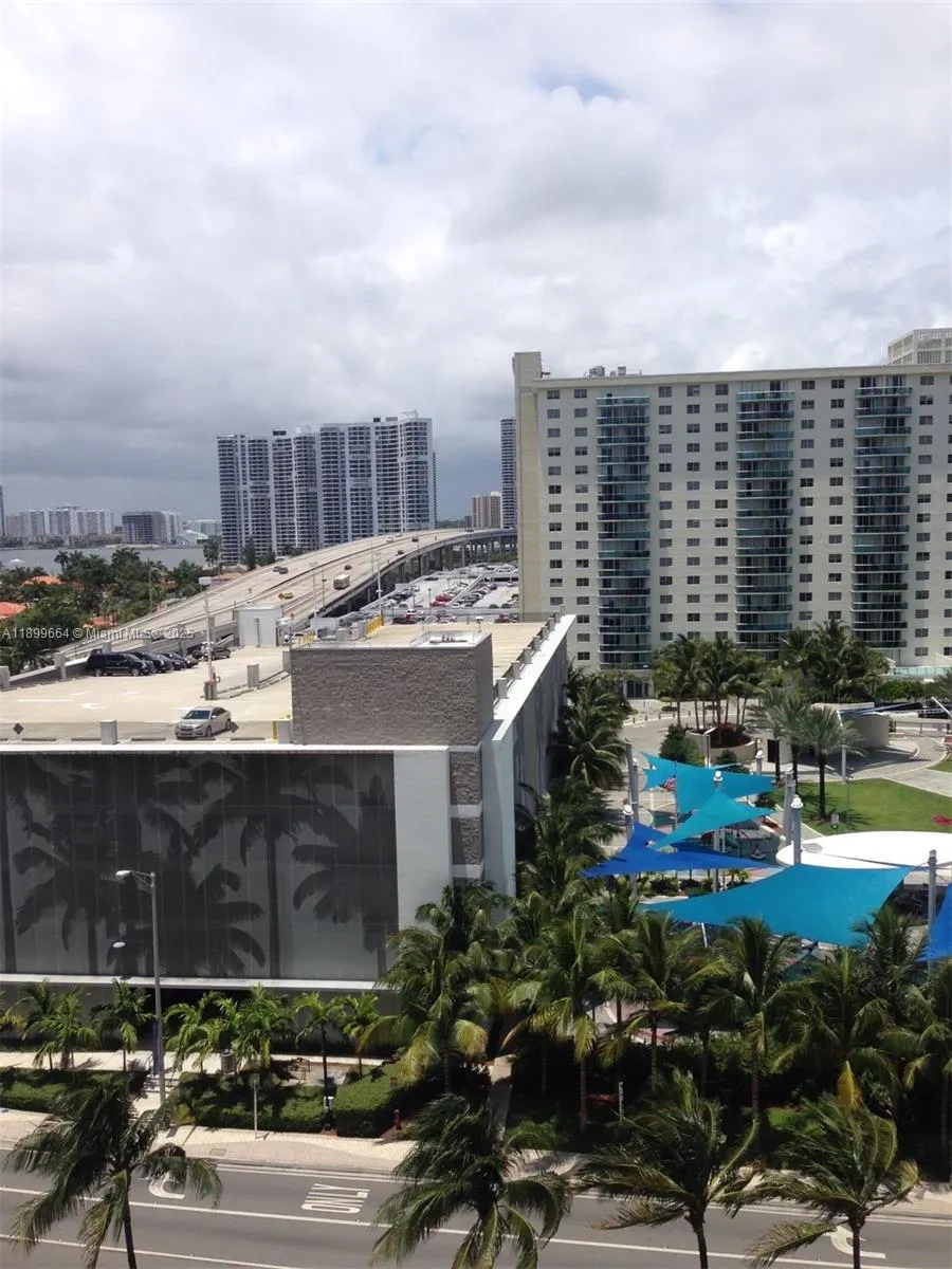 19201 Collins Ave, #831