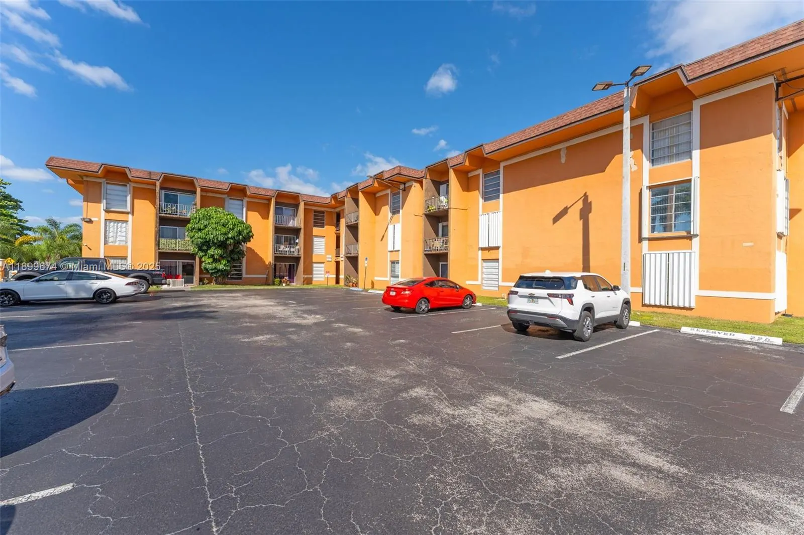 9437 SW 76th St, #V25