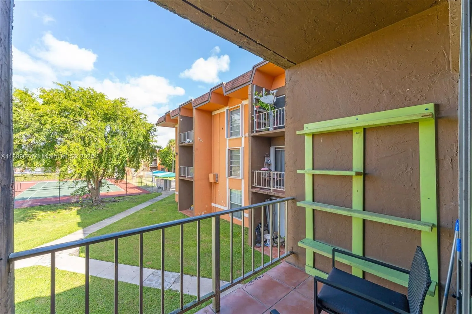 9437 SW 76th St, #V25