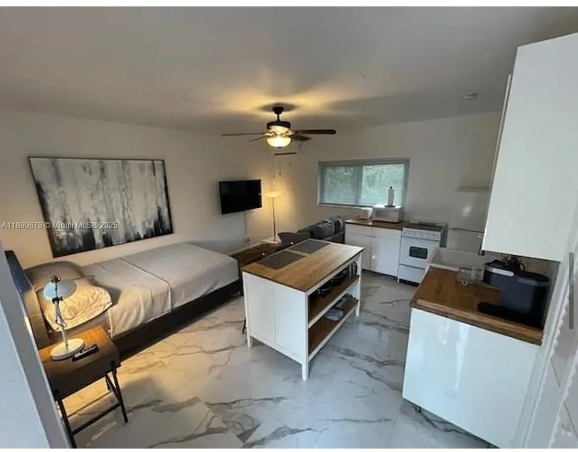 1004 W Las Olas Blvd