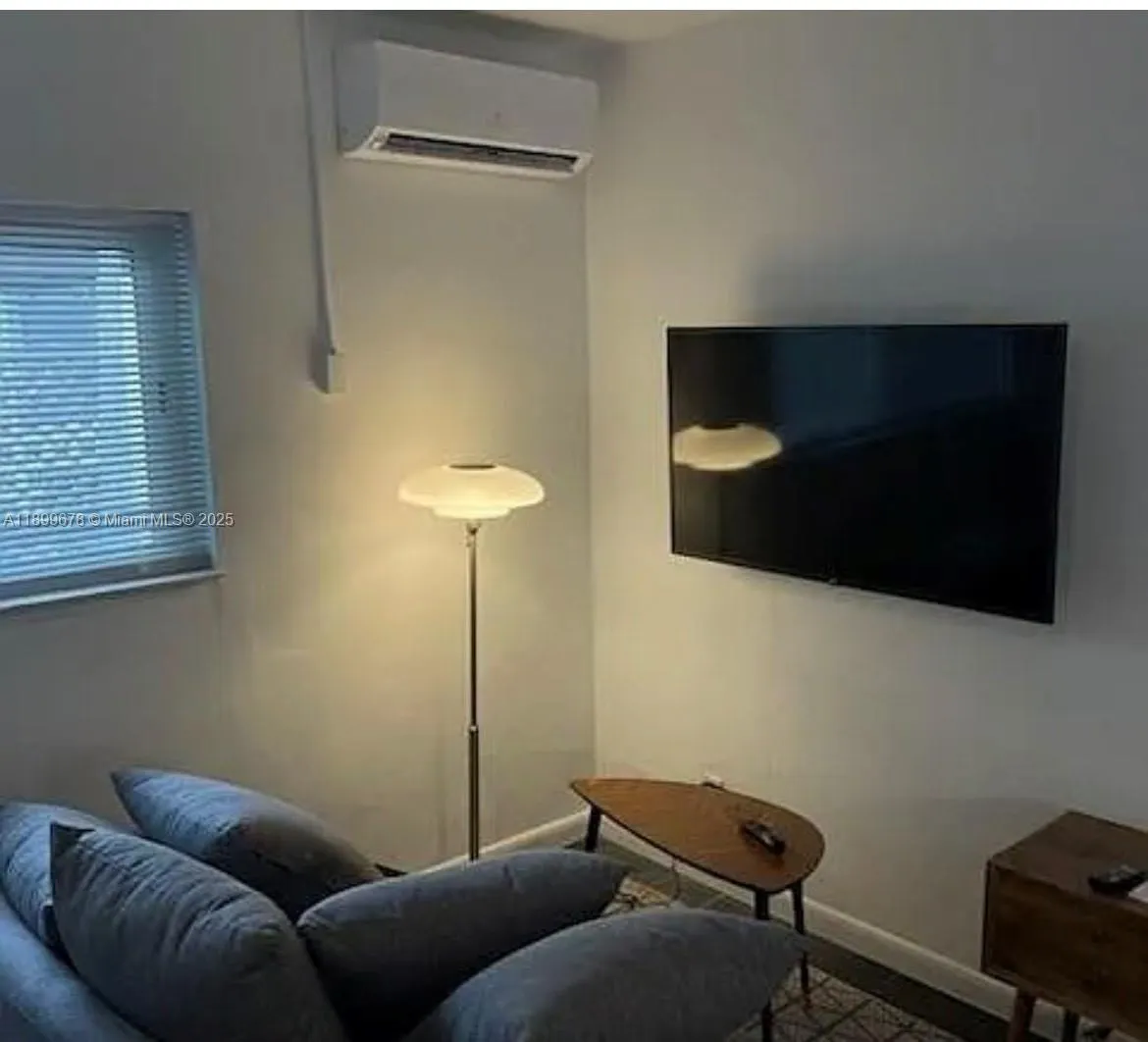 1004 W Las Olas Blvd