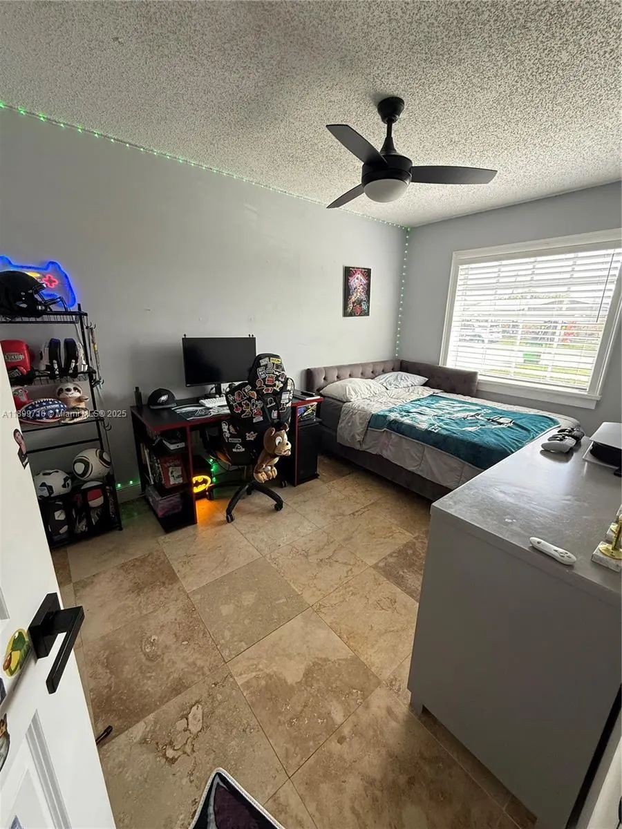 11411 NW 37th Pl