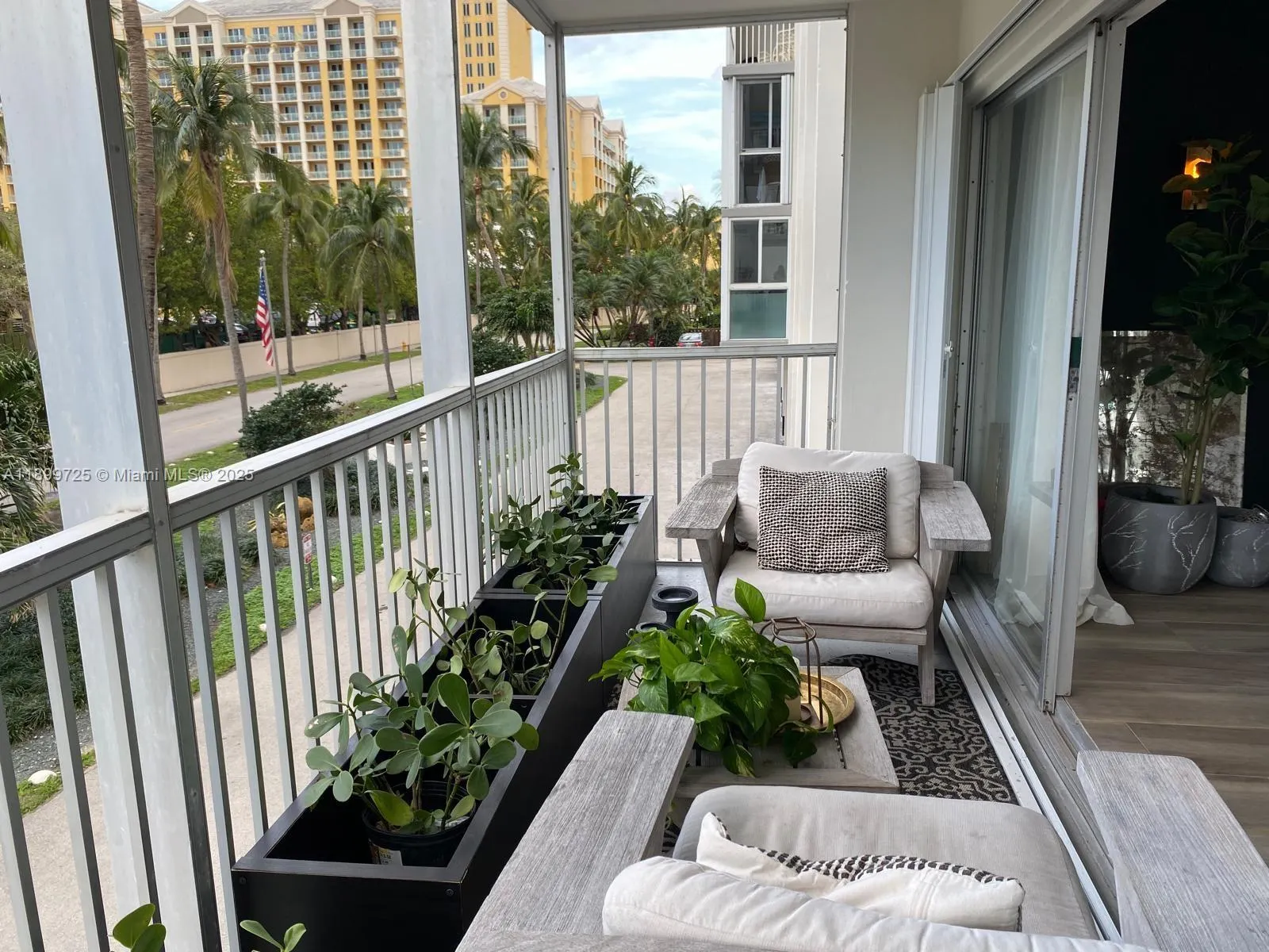 550 Ocean Dr, #2D